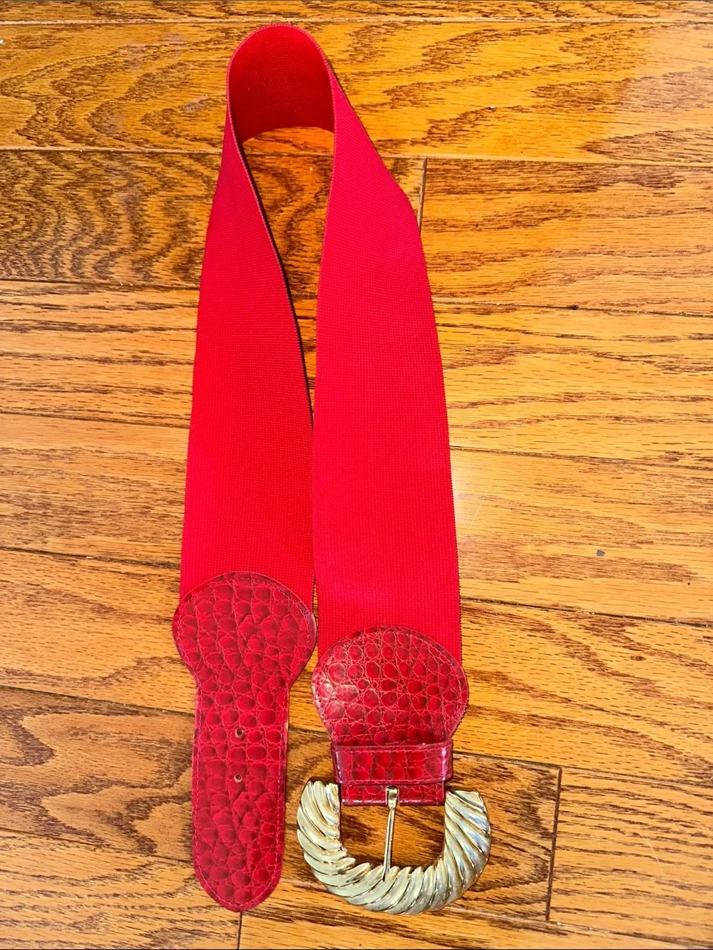 NWOT Vintage Red Wide Elastic Waistband‎ Belt with Large Gold Swirl Buckle